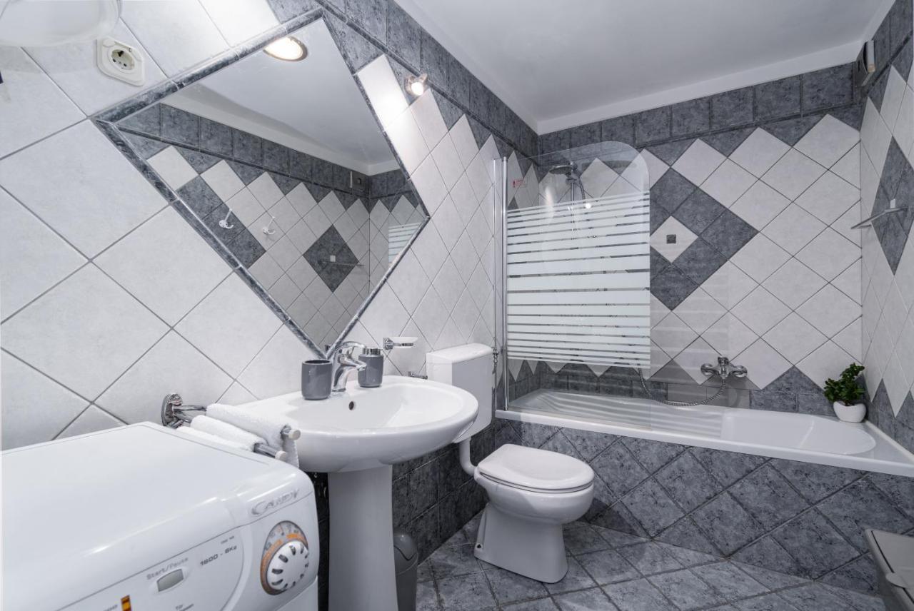 Apartments With Wifi Rijeka - 7825 외부 사진